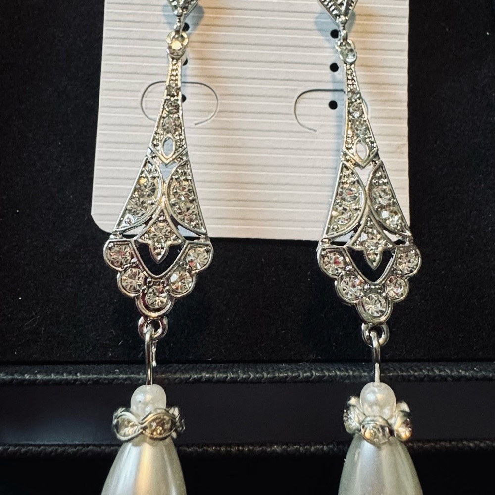 Dangling pearl earrings